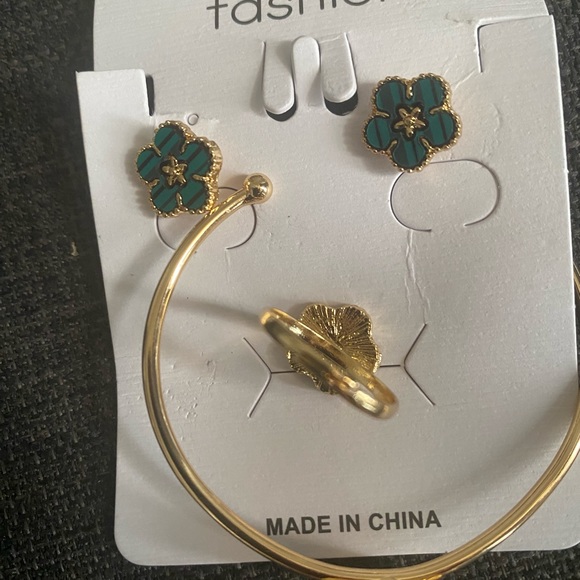 NWOT Designer Style Jewelry Set - Picture 3 of 8